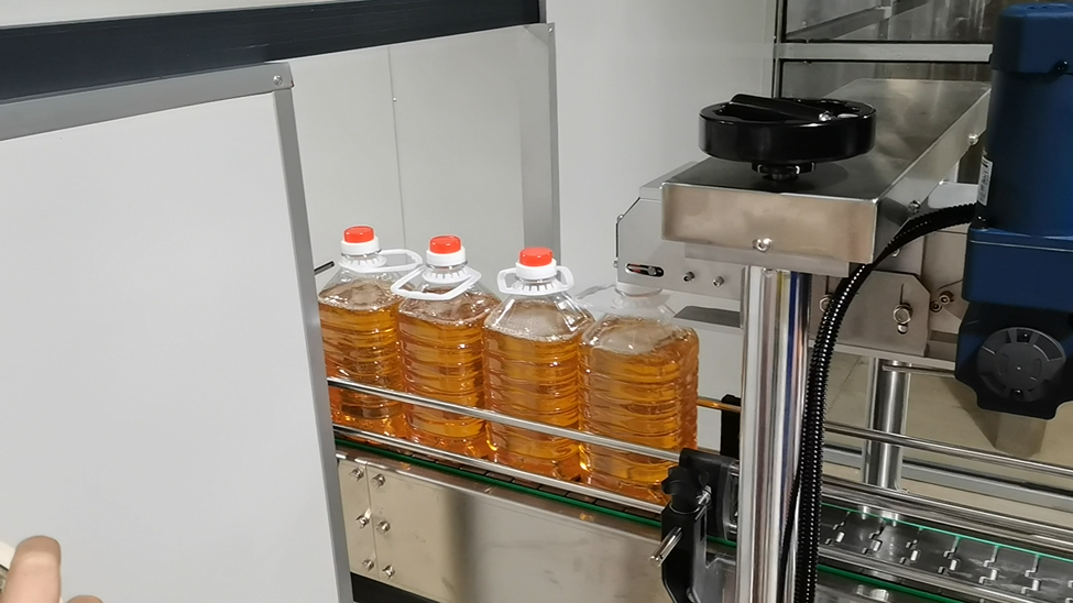 履帶式壓蓋機